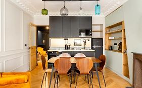 Stylish Apartment In The Heart Of Paris